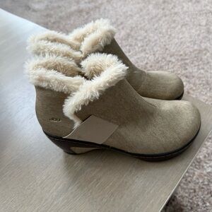 JBU Women's Beige Ankle Boots with Faux Fur